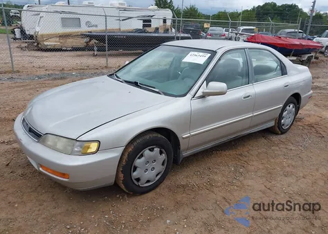 1996 Honda Accord Value from USA, damaged, VIN 1HGCD5699TA215784